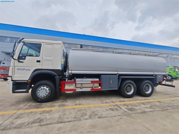 HOWO 6x4 340hp 20cbm Oil Tanker Truck